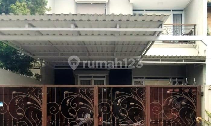 Rumah Bagus 2 Lantai di Antapani