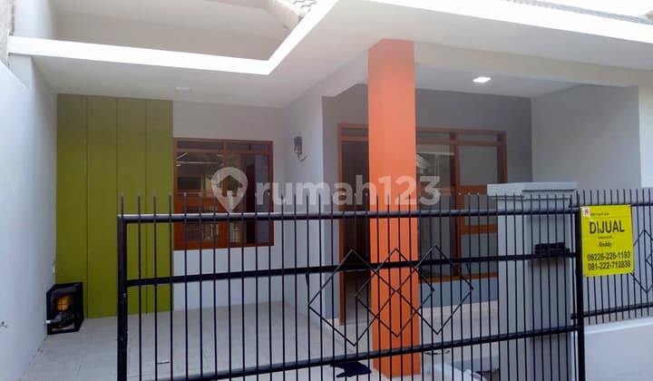 Rumah Hadap Timur Seperti Baru di Margahayu Raya