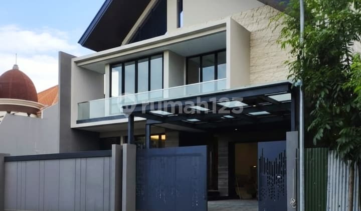 Rumah Modern Minimalis di Regency 21 Dekat Pakuwon City