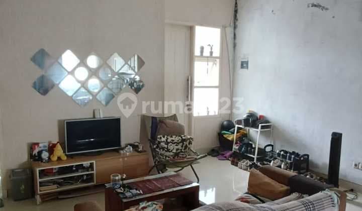 Rumah Minimalis 2 Lantai Hadap Selatan Dekat Tempat Kuliner