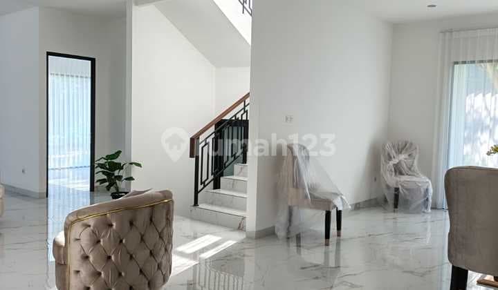 Rumah Hook 4 Kamar Semi Furnished Turun Harga di BSD Tangsel