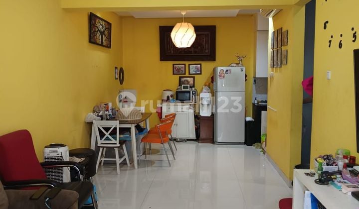 Rumah Semi Furnished 2 Lantai Dekat Pintu Tol di Gading Serpong