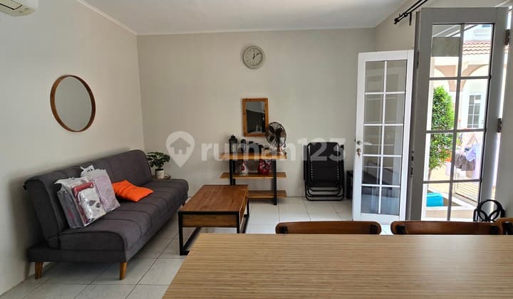 Kost Full Furnished Parkiran Luas dengan Pool Dijual Cepat di BSD