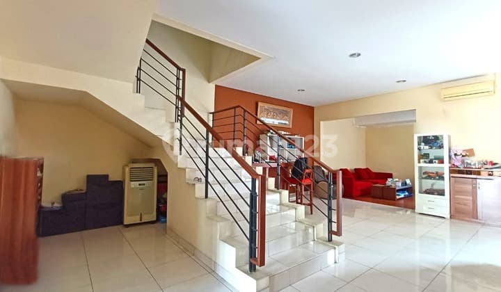 Rumah Full Furnished SHM 2 Lantai Hadap Tenggara-Selatan di BSD