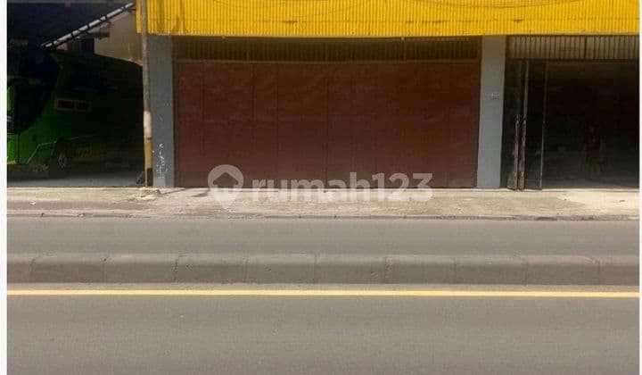 Ruko Gudang Ex Showroom di Jalan Sultan Agung, Raya Bekasi