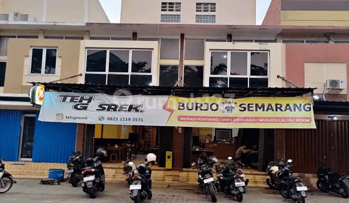 2 Units of 3-Story Shophouses in Kampoeng Semawis Housing Complex, Next to Unimus, Kedungmundu Raya