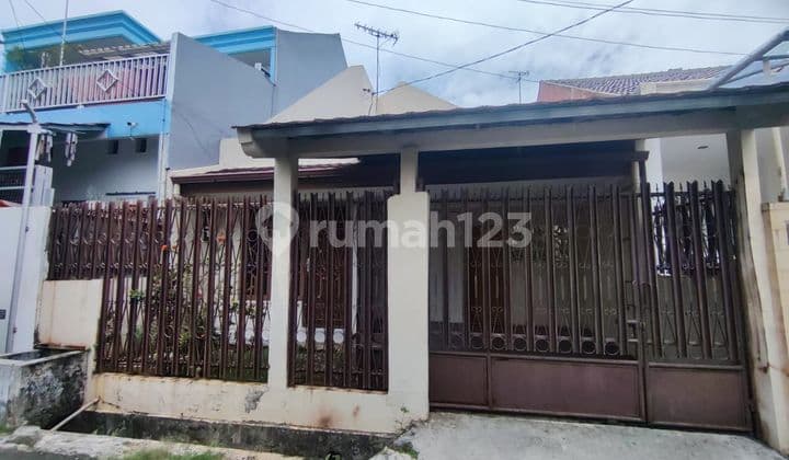 Minimalist House in a Strategic Location at Cipinang Elok Muara, East Jakarta