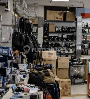 Toko Komersial Lokasi Strategis di Plaza Metro Atom Pasar Baru, Sawah Besar Jakarta Pusat