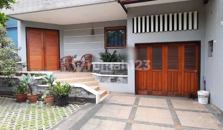 Rumah Bagus Semi Furnished Siap Huni di Taman Modern Jakarta Timur