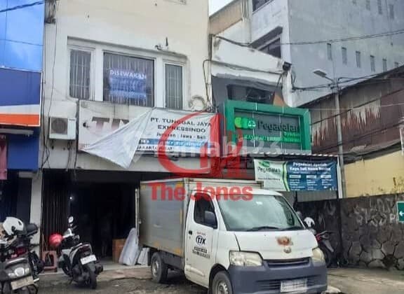 Disewakan Ruko 3,5 Lantai Siap Huni Lokasi Strategis Dgg01-0266Jp