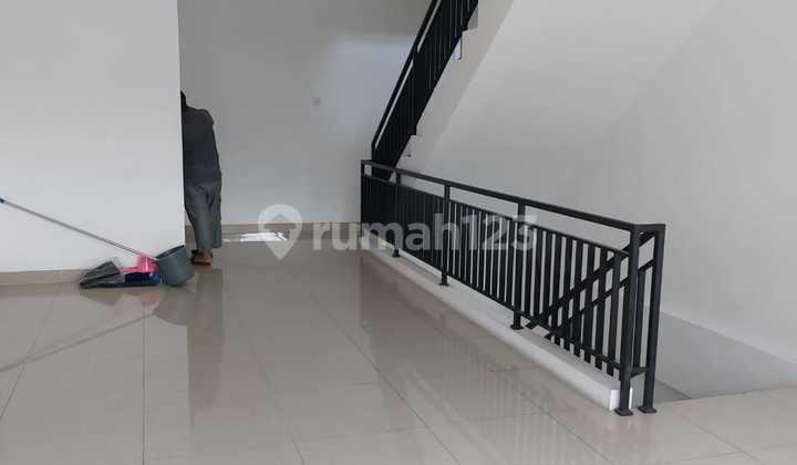Disewakan Ruko Jalan Raya Di Pulogebang 5 X 10 Meter Kantor