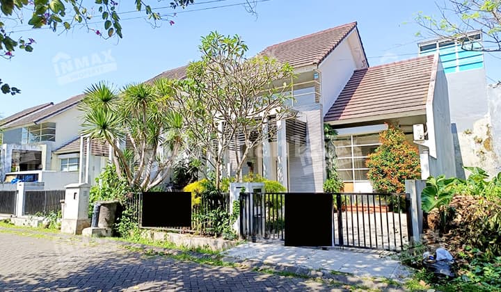 Rumah Nyaman, di Riverside Terawat, Dekat Taman Rekreasi Hawai Waterpark, Jalan Poros Surabaya Malang