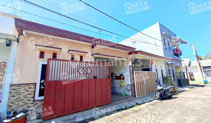 Well-Maintained House in Kedungkandang Location, Near Ken Arok Sports Hall, Plus Furnished, Safe Neighborhood.
