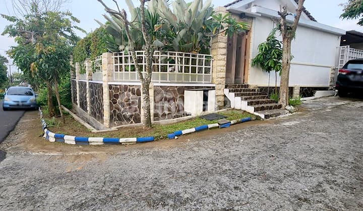 House Location Buring, Hook/Corner Position, Well-Maintained Building, Comfortable Residence, Safe Environment, Plus Kitchen Set
