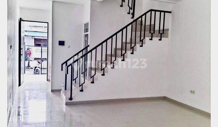 Brand New - Rumah 3 Lantai SHM Sunter
