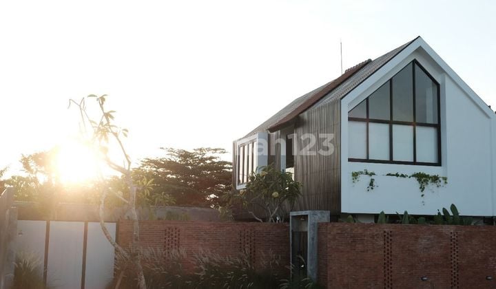 Deal Guaranteed, Two Houses for Sale in Umalas Kerobokan, North Kuta, Badung, Bali.