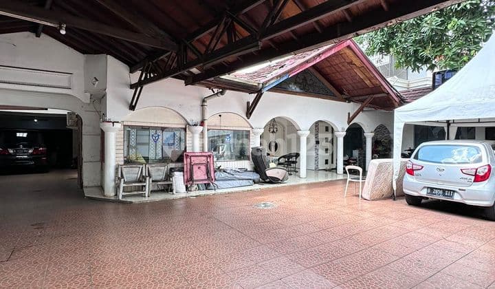 Di Jual Cepat Rumah Komersial Daerah Tebet Pinggir Jalan Raya.