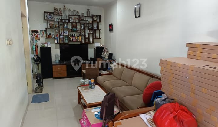 Rumah Minimalis Sunter Mas 2,5 Lantai Rapi Bagus