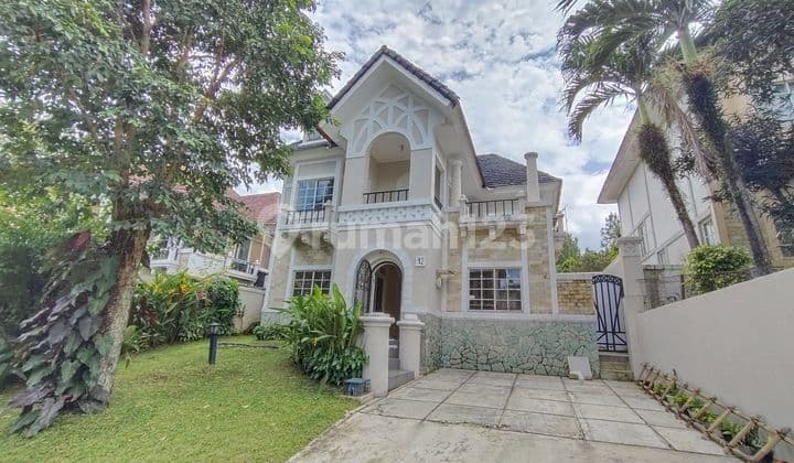 Rumah Siap Huni Dengan Taman Belakang Luas Di Sentul City