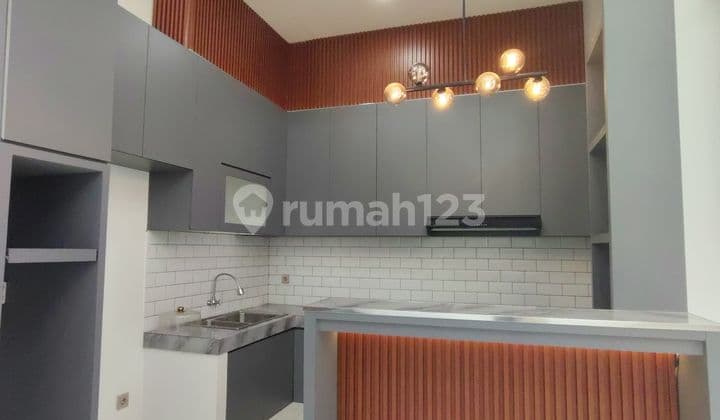 Rumah Cantik Posisi Hook dan Siap Huni di Sentul City