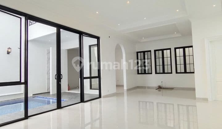 Rumah Bangunan Baru Depan Taman Bermain Dan Siap Huni