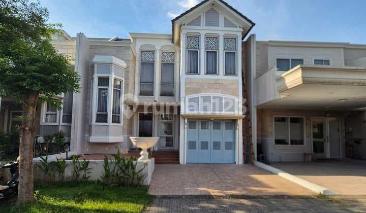 Rumah Dengan Swimming Pool Di Cluster Whitsand Greenwich Bsd