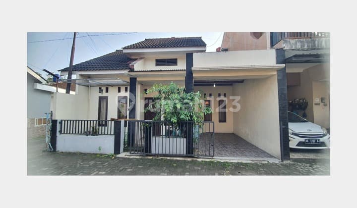 RUMAH MODERN MINIMALIS HOOK DALAM CLUSTER DEKAT UMY KASIHAN