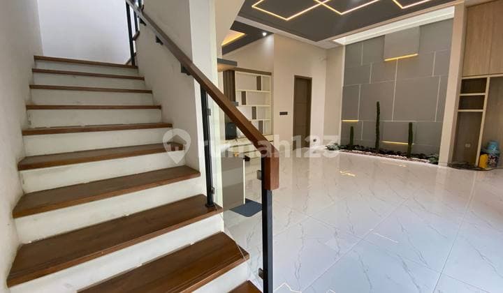 Rumah Modern Proses Finishing Semi Furnished Dekat Ugm