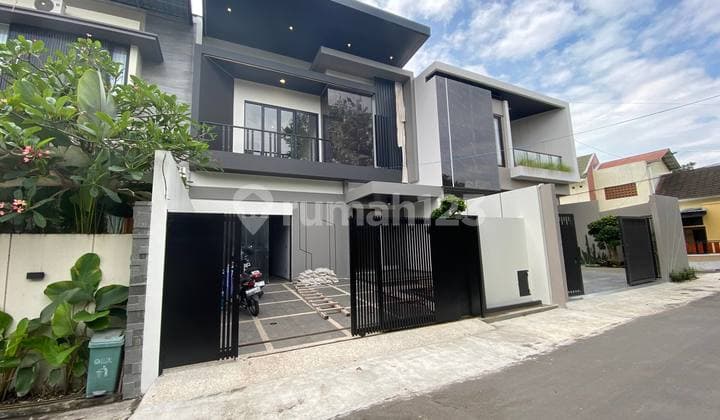 Rumah Mewah Dekat Uii Jalan Kaliurang Km12 Ngaglik Sleman