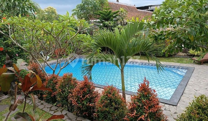 Villa dengan Kolam Renang di Pakembinangun Sleman