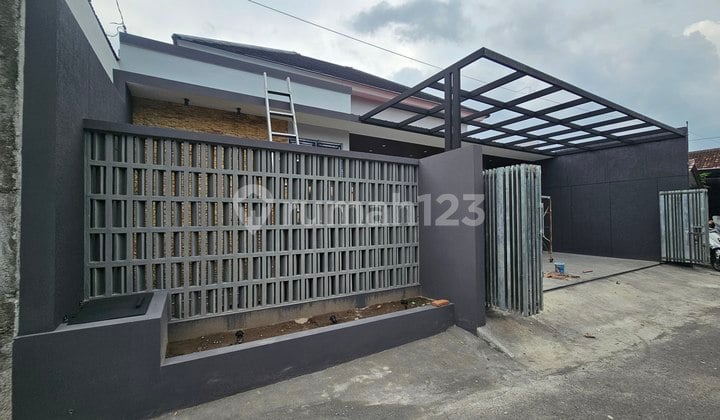 Rumah Modern Dekat Soto Bathok Candi Sambisari Purwomartani Sleman