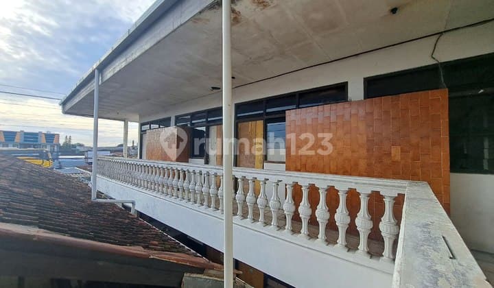 Main House and Boarding House Near Jec Janti Gedongkuning