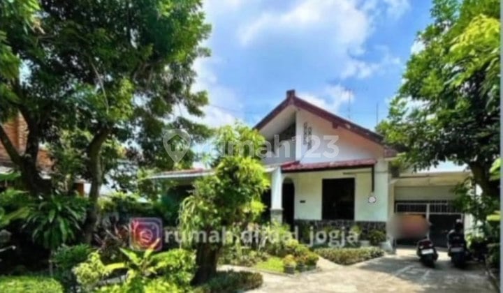 Mangku's Large House on Main Street in Warungboto, Umbulharjo