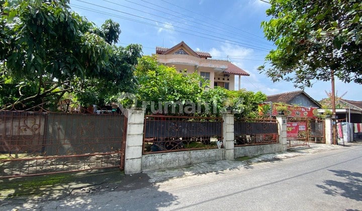 Rumah Luas Dekat Blok O Pelem Banguntapan