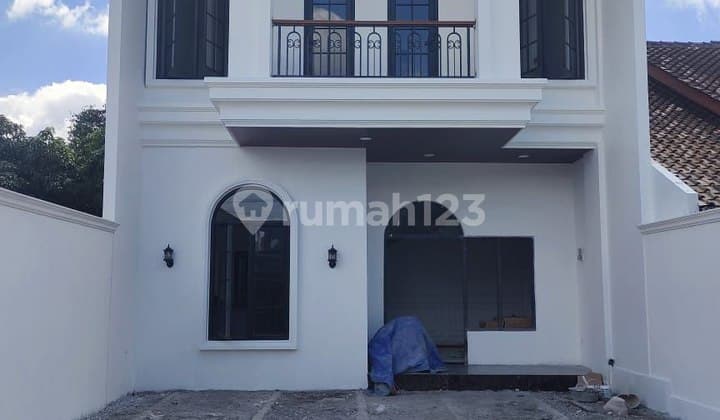 Luxurious 2-Story House on Tajem Main Road, Near Campus SHM, KPR Available