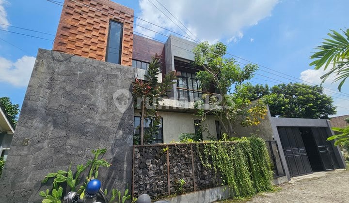 Rumah Estetik View Merapi di Utara Stadion Maguwoharjo Depok Sleman