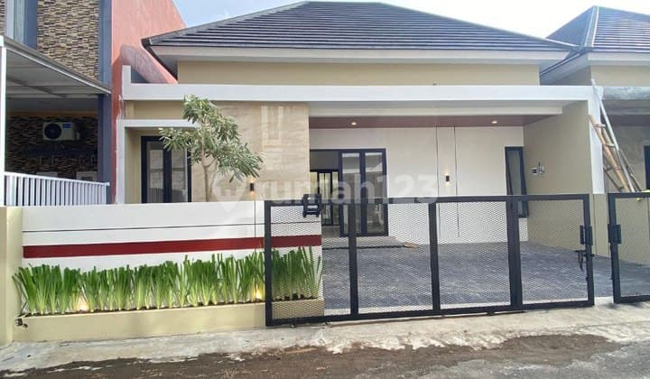 Rumah Baru di Barat Polres Sleman Triharjo Sleman