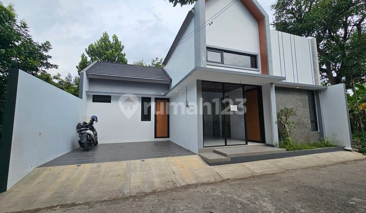 Rumah Minimalis Skandinavia Dekat Sate Klathak Jejeran Pleret Bantul