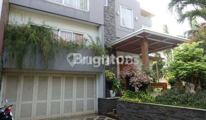 RUMAH MEWAH DAN ASRI 2 LANTAI DI KEMANG PRATAMA 3
