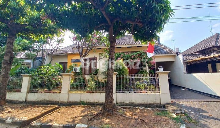 Rumah Luas 1 Lantai Dengan Taman Asri Di Kemang Pratama 1