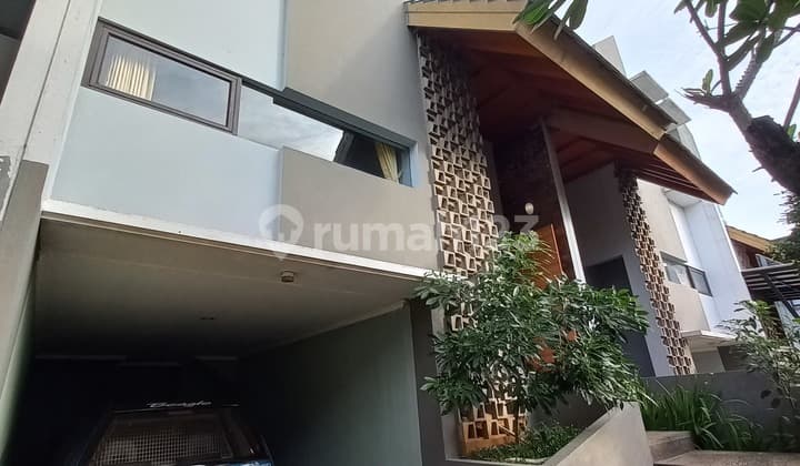 Rumah Bagus Bebas Banjir Dekat Tol Jatiwarna