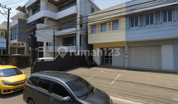 For Rent New 2½ Story Shop House in Bahu, Manado