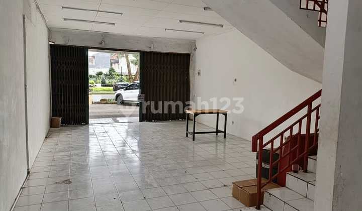 Dekat Akses Tol, 2 Lantai, Dekat Pusat Perbelanjaan,