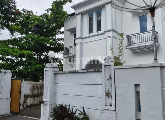 RUMAH SIAP HUNI 2 LT KAWASAN PERUMAHAN STARTEGIS DI DENPASAR BARAT