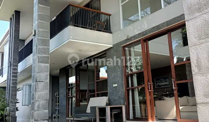 MINIMALIST LUXURY HOUSE IN A COMFORTABLE URBAN ENVIRONMENT FULLY FURNISHED