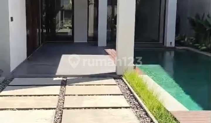 FOR RENT VILLA BARU 2LT 4 BR FURNISHED LOKASI PANTAI SINDHU SANUR