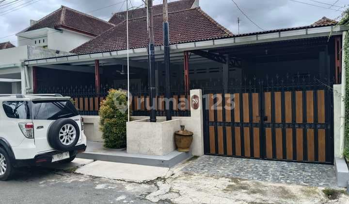 Rumah Terawat Siap Huni di Simpang Ijen Malang