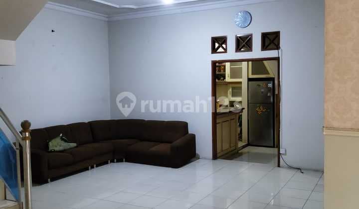 Dijual Rumah 2 Lantai di Pusat Kota Sayap Soekarnohatta Lengkap dengan Studio Musik