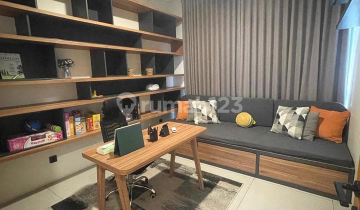 Dijual Rumah 2 Lantai Bangunan Baru Lengkap Full Furnish dan Full Elektronik di Kota Baru Parahyangan