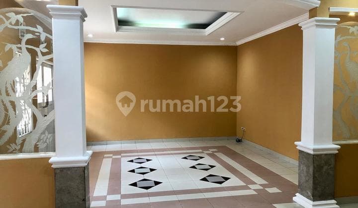 Dijual Rumah 2 Lantai Di Mainroad Batununggal